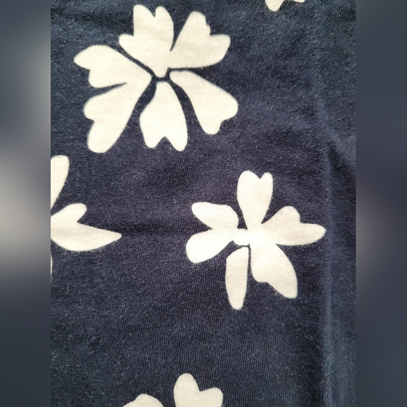 NWT Plus Sized Women's 3XL Blue and White Floral Short Sleeve Top - Picture 4 of 5